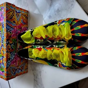 Lace up tennis shoes